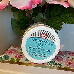 First Aid Beauty Facial Radiance Pads